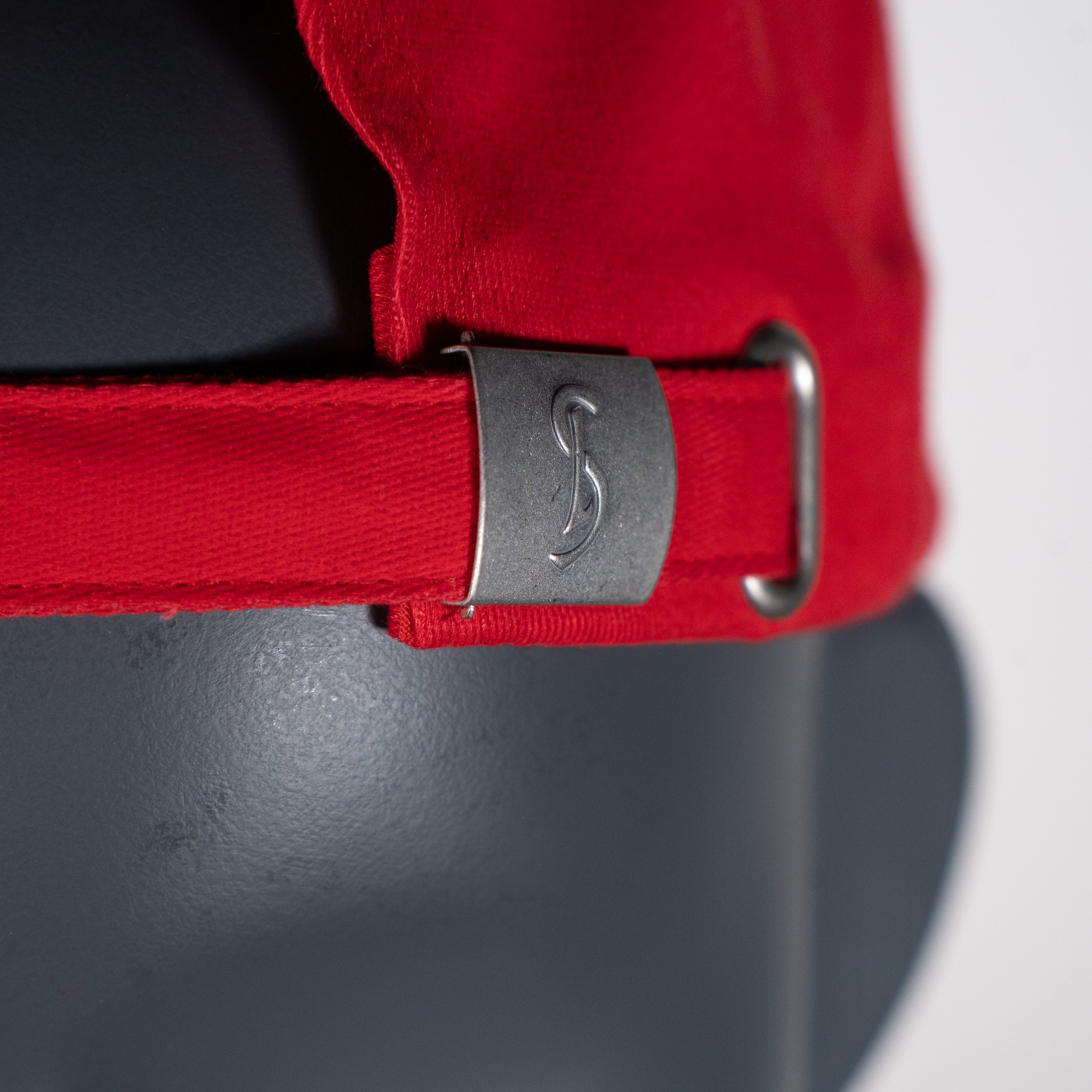 CASQUETTE ROUGE LOGO BRODÉ TON SUR TON