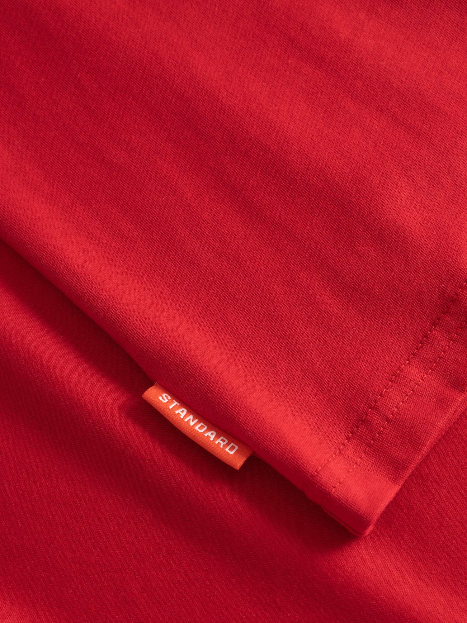 T-SHIRT ROUGE STANDARD BLANC