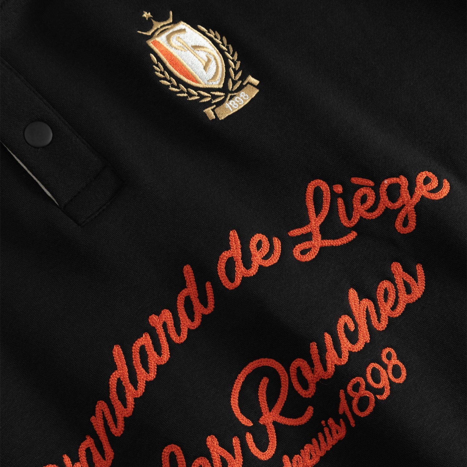 SWEAT NOIR COL CHEMISE