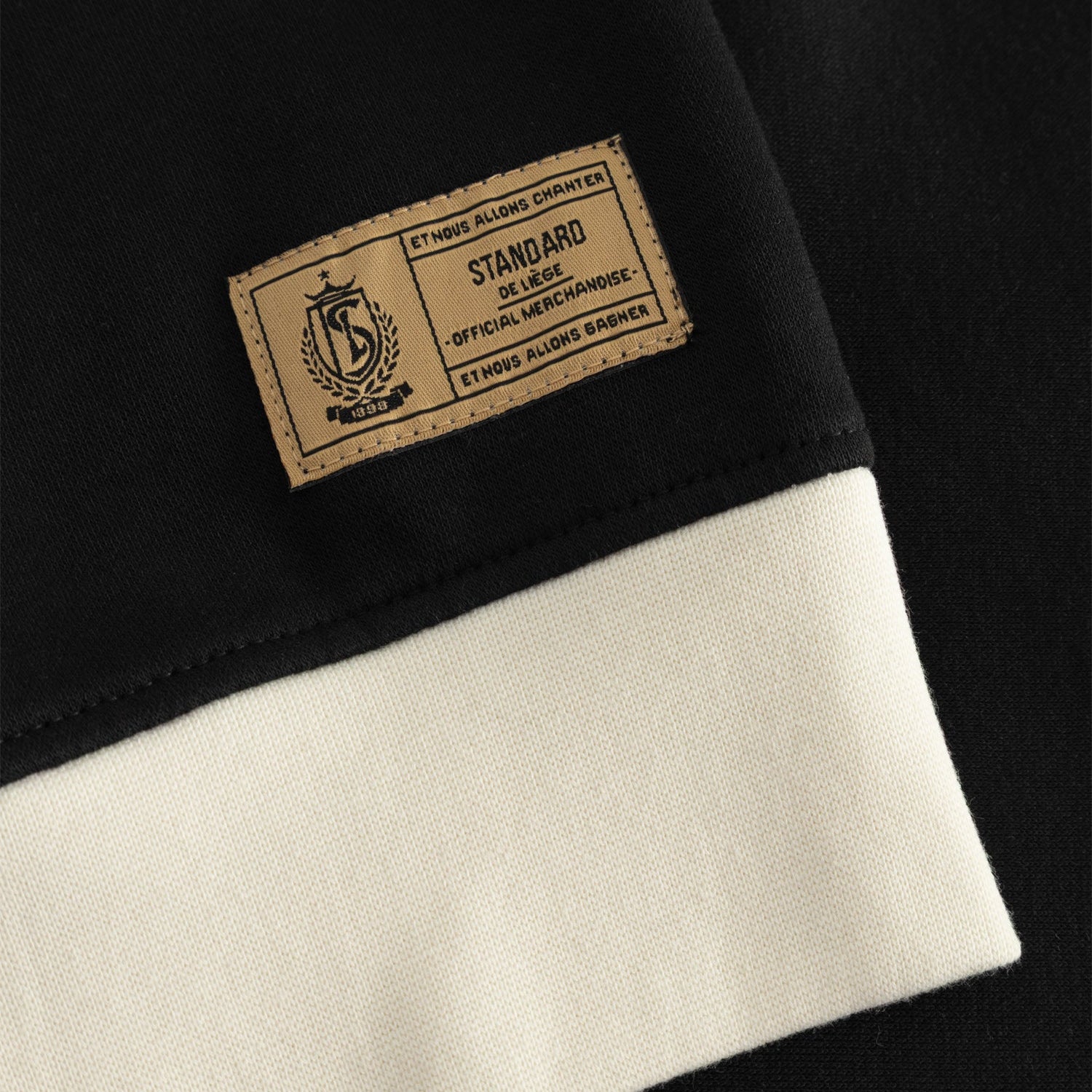 SWEAT NOIR COL CHEMISE