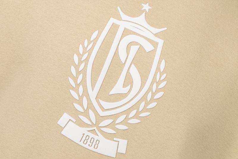 BEIGE TRUI MET GROOT LOGO