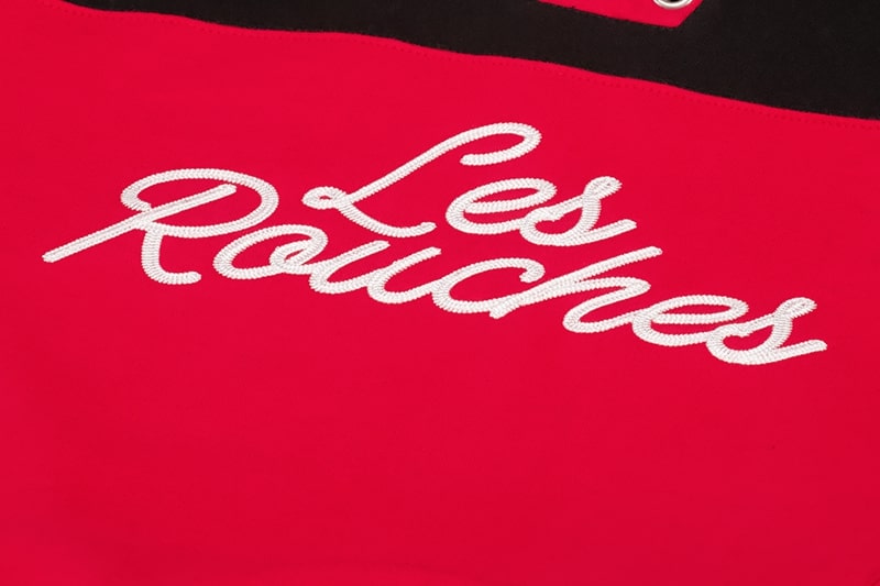 RODE HOODIE MET ZWARTE STREPEN