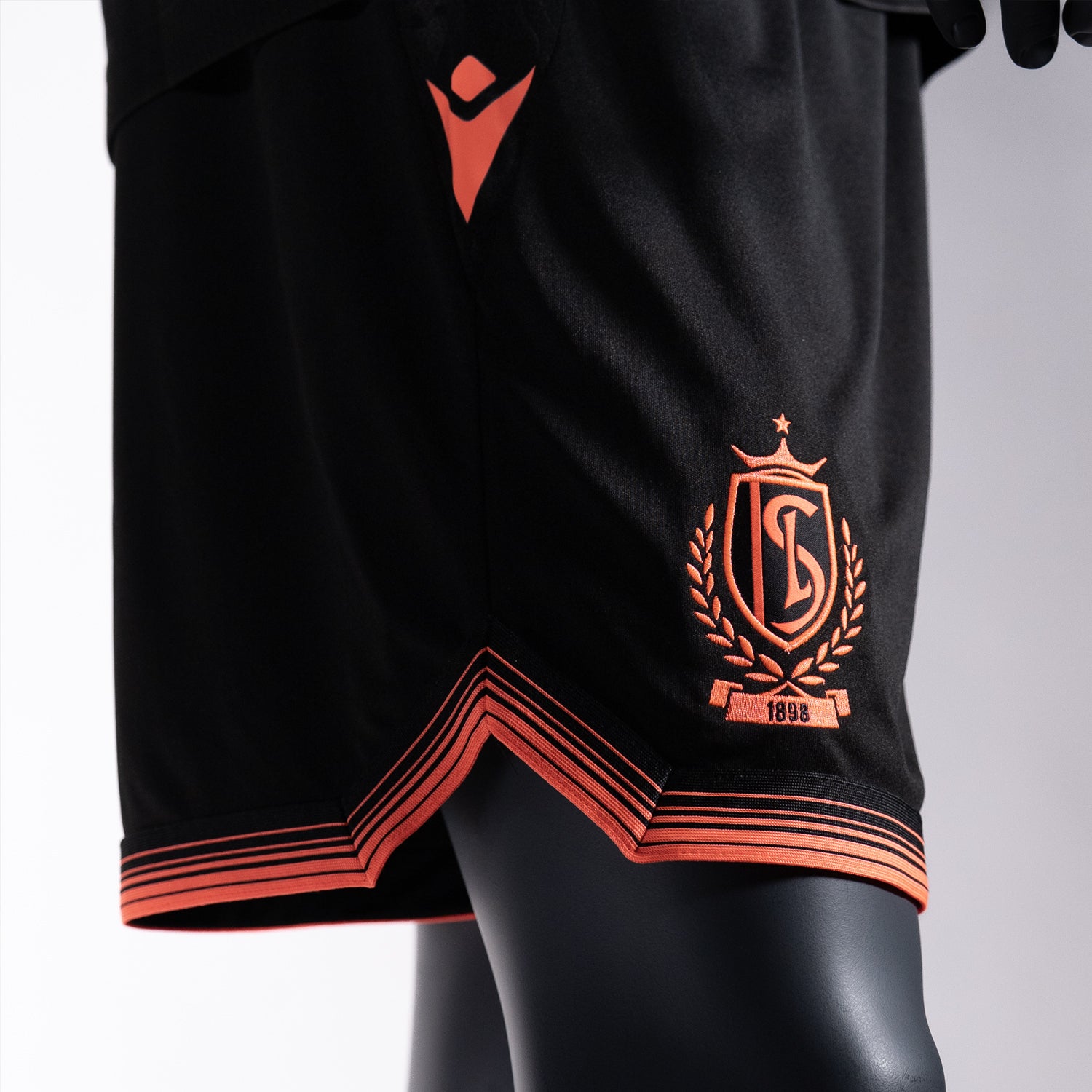 TROISIEME SHORT 25-26