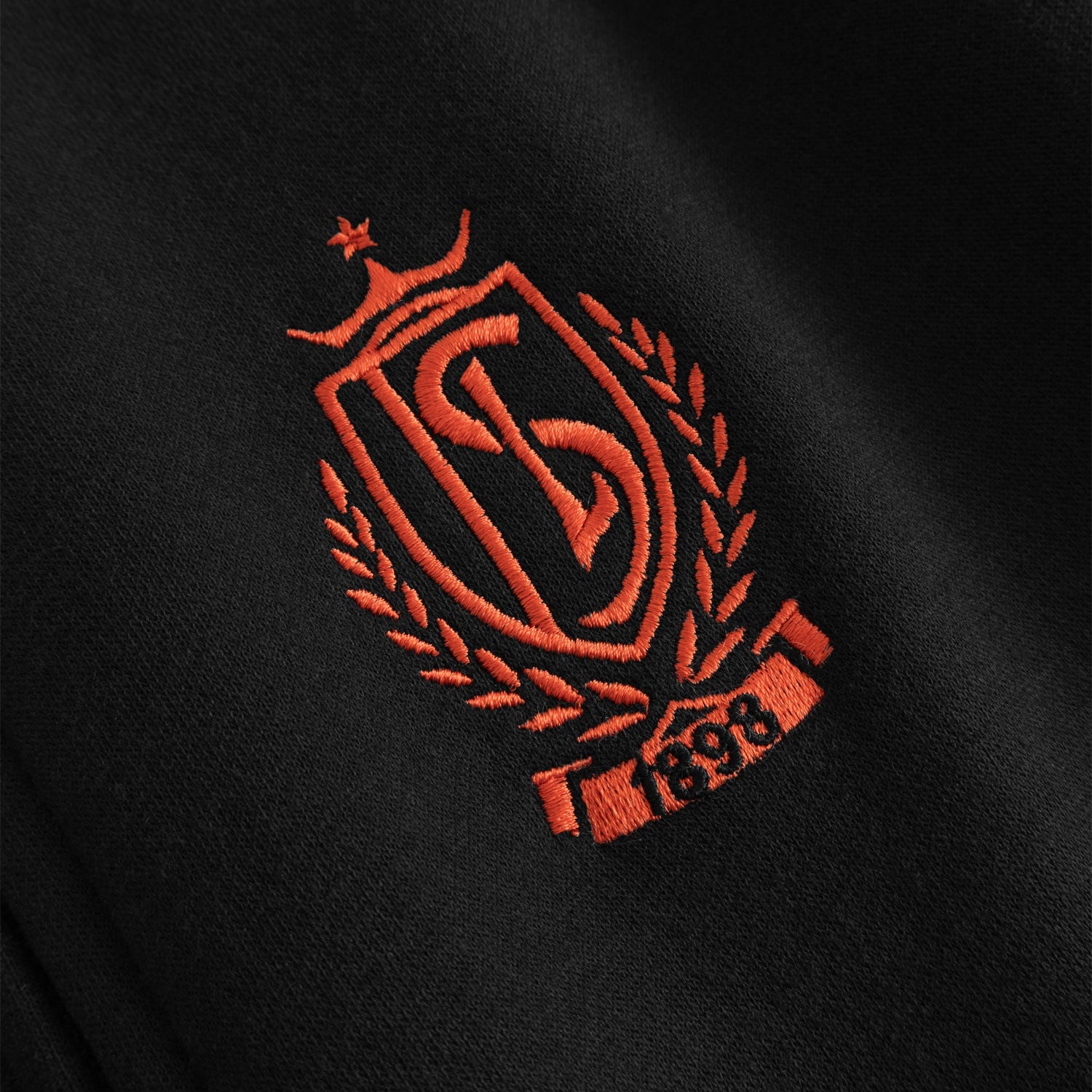 SWEAT NOIR ZIP CAPUCHE